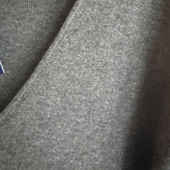 Splendid  V Neck Grey Knit Top L - Picture 4 of 5